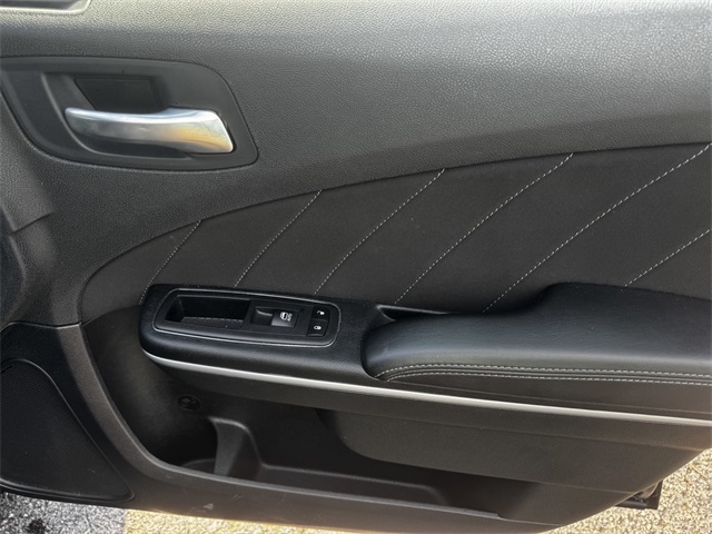 2023 Dodge Charger SXT photo 13