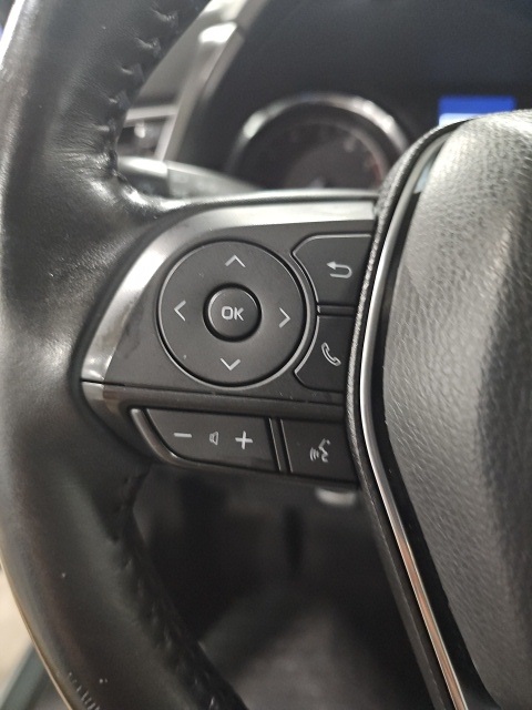 2020 Toyota Camry SE photo 15