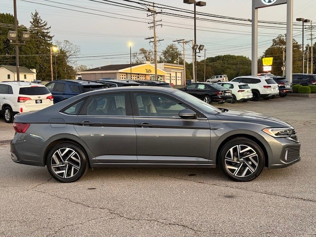 2023 Volkswagen Jetta 1.5T SEL photo 4