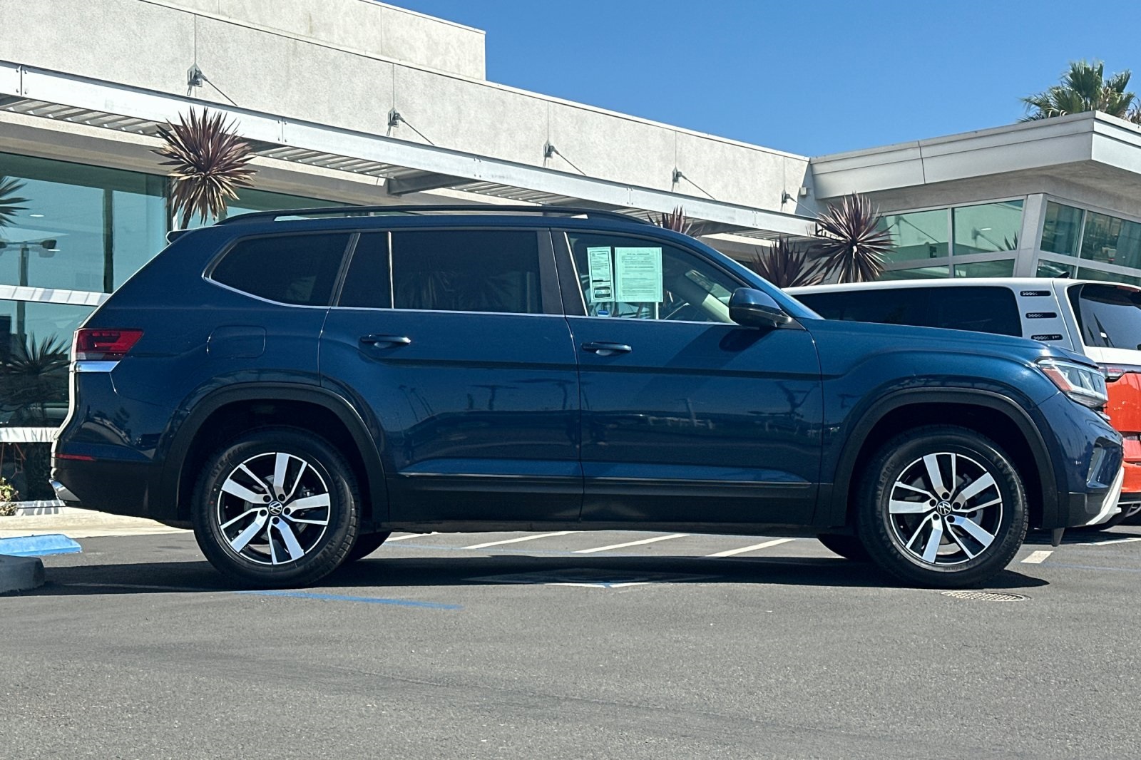 2022 Volkswagen Atlas SE photo 3