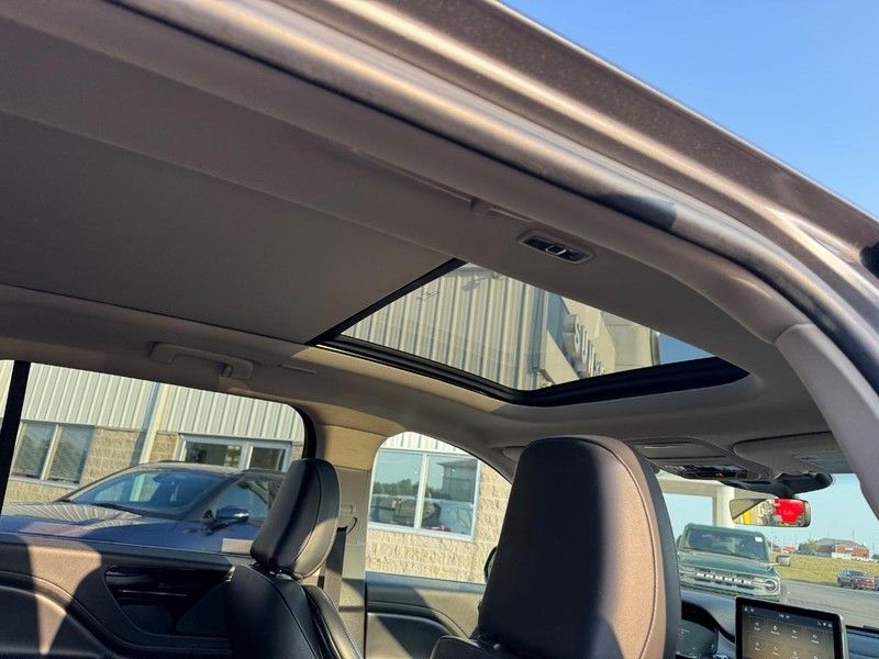 2022 Lincoln Aviator Standard photo 11
