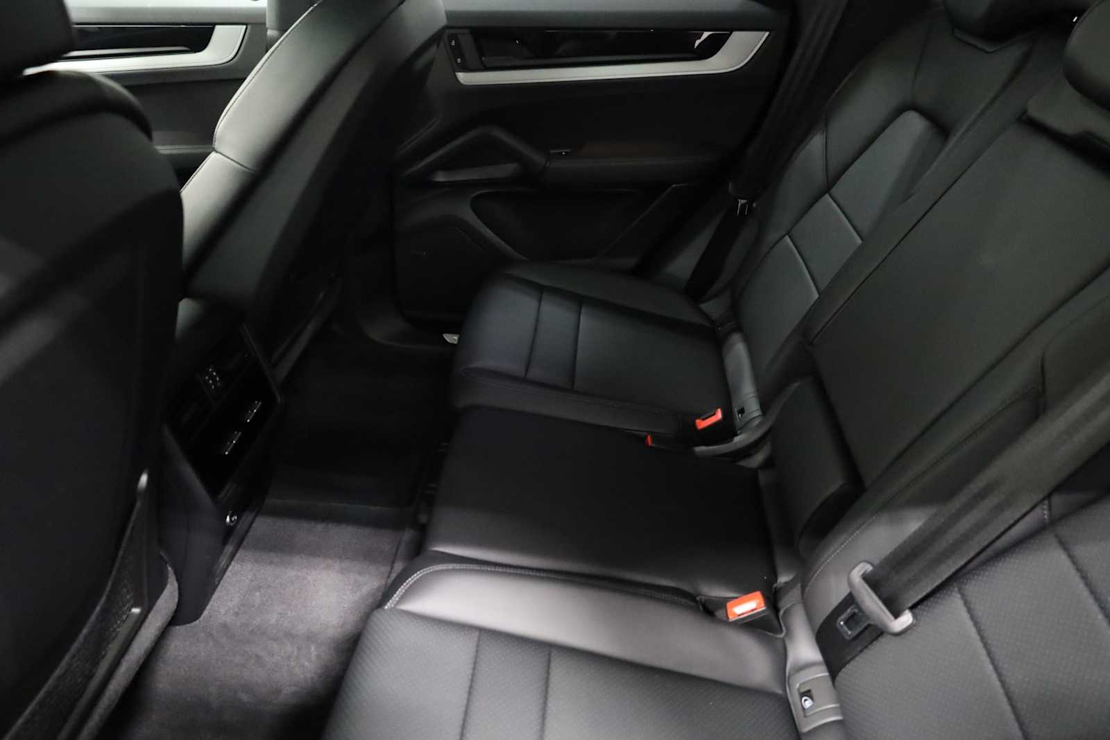 2024 Porsche Cayenne photo 29