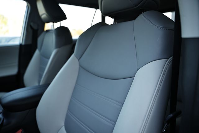 2021 Toyota RAV4 XLE Premium photo 20