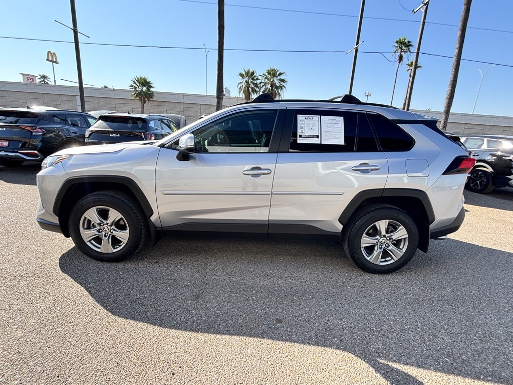 2024 Toyota RAV4 XLE photo 3