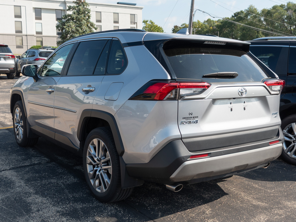 2022 Toyota RAV4 Limited photo 3