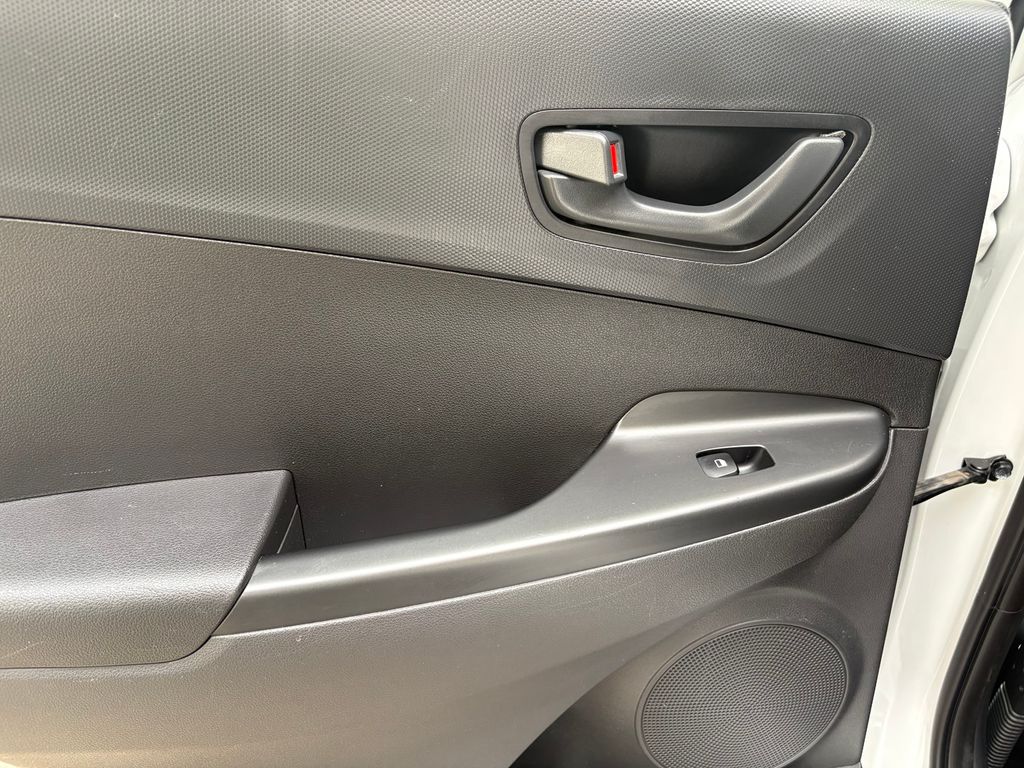 2023 Hyundai Kona SEL photo 24