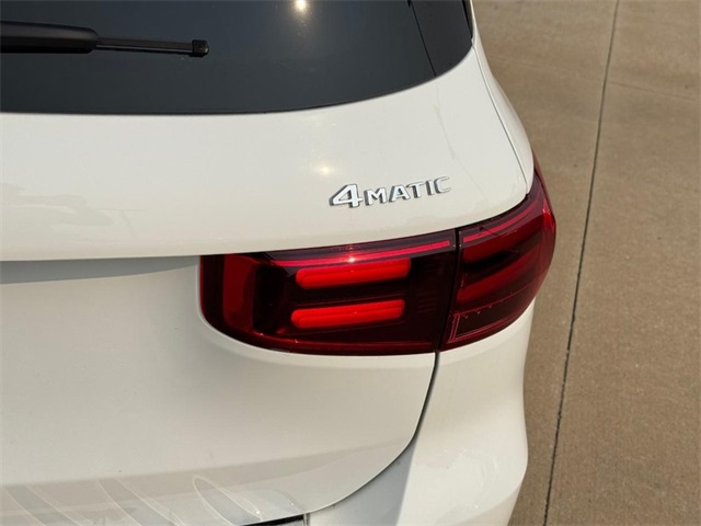2025 Mercedes Benz GLB 250 4MATIC photo 5