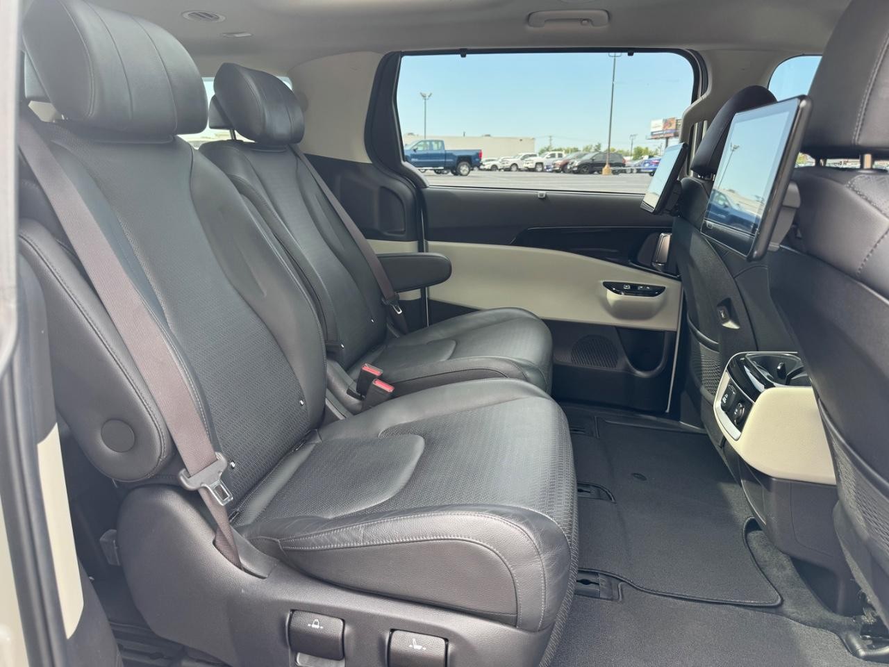 2022 Kia Carnival SX Prestige photo 9