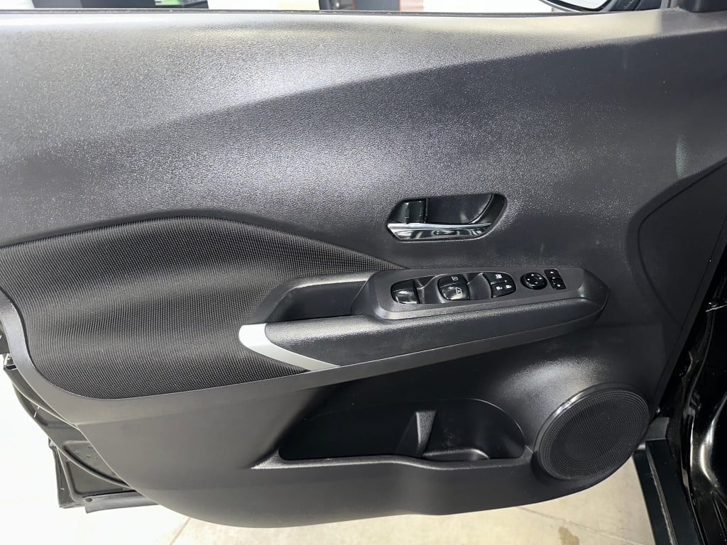 2023 Nissan Kicks SV photo 3