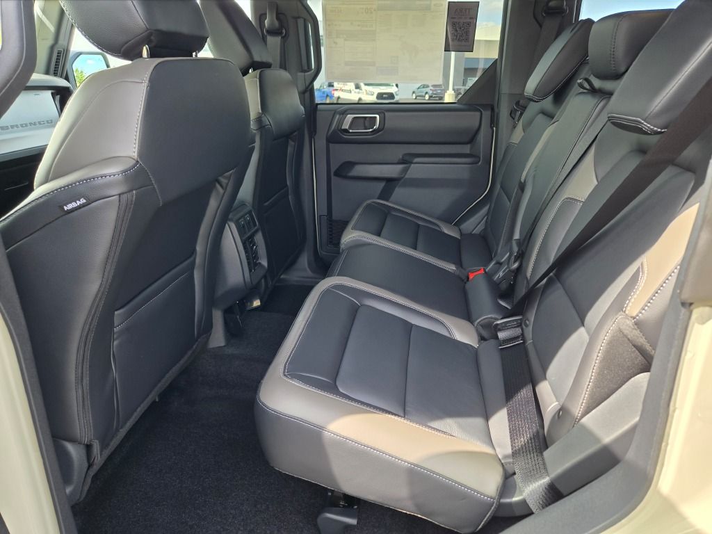 2025 Ford Bronco Outer Banks photo 14