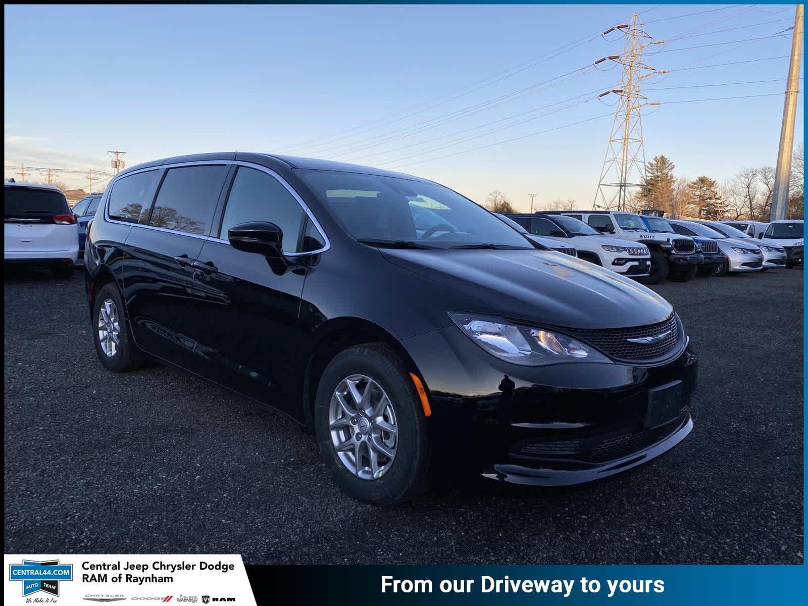 2026 Chrysler Voyager LX's photo