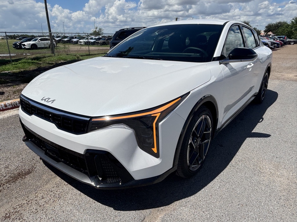 2025 Kia K4 GT-Line photo 3