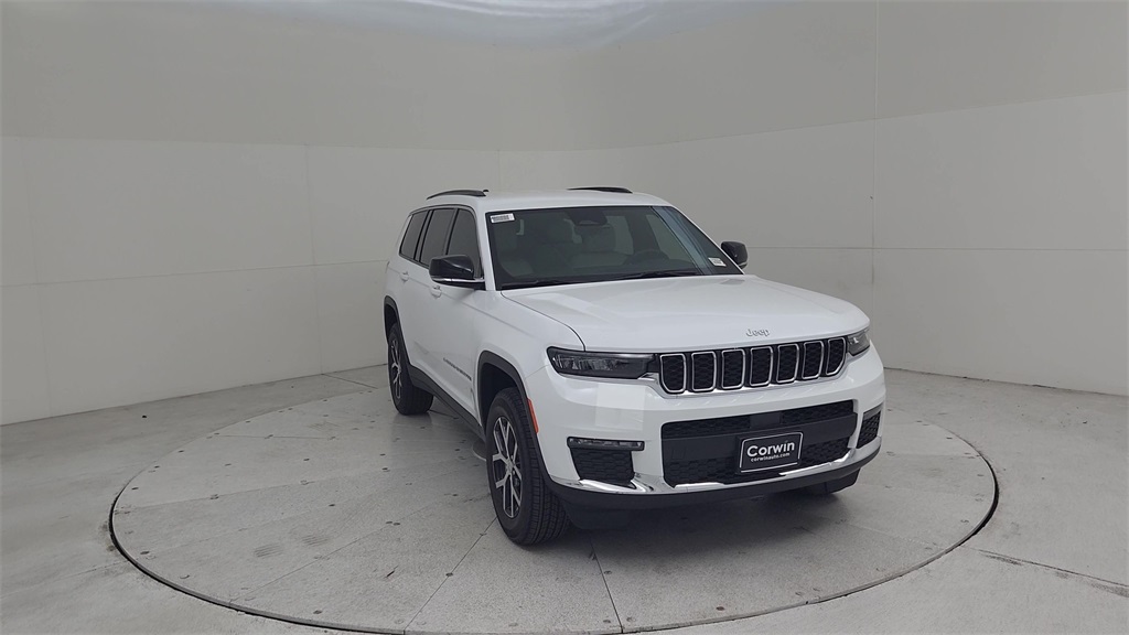 2025 Jeep Grand Cherokee Limited photo 3