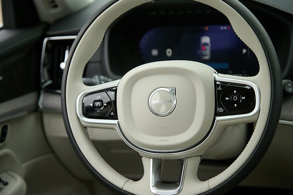 2026 VOLVO XC90 - Image 28