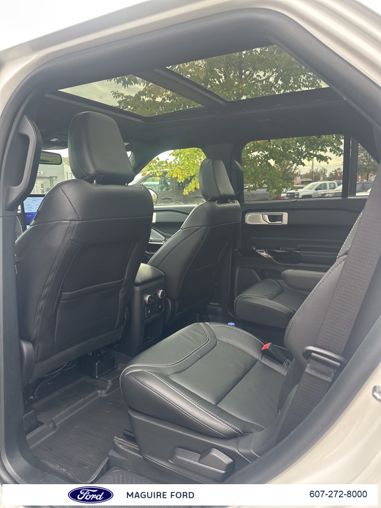 2021 Ford Explorer ST photo 9