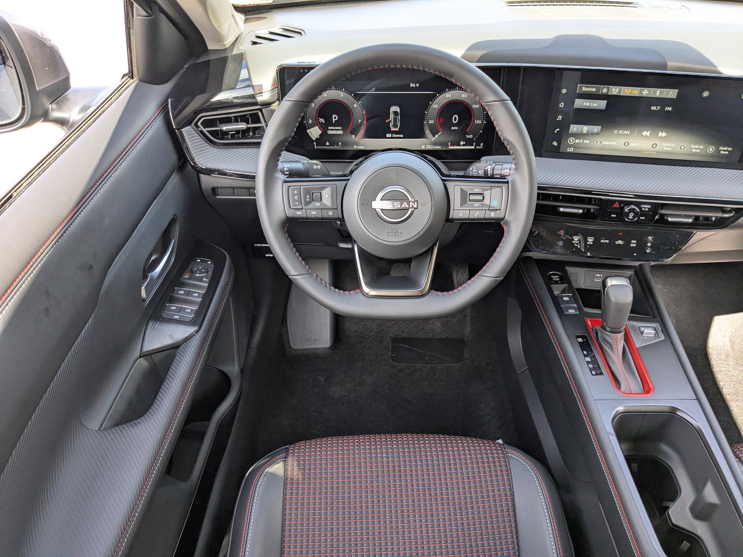 2025 Nissan Kicks SR photo 9