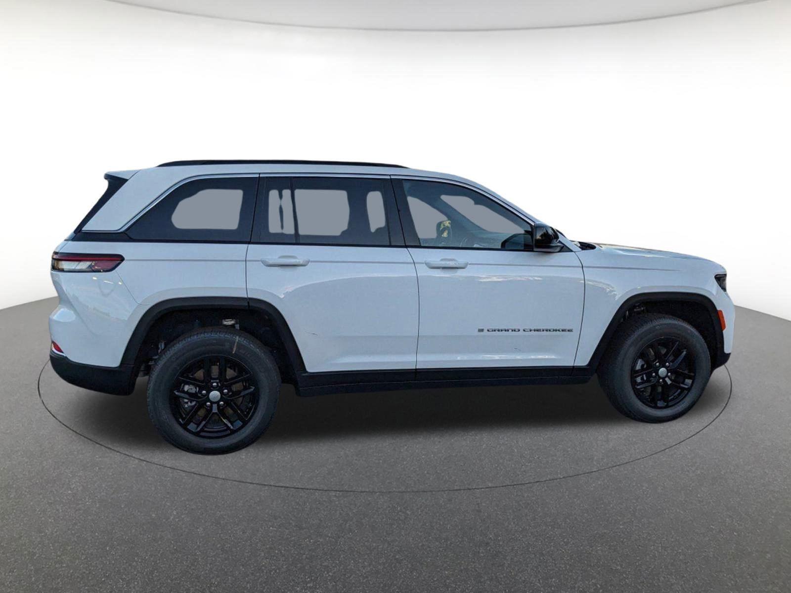 2025 Jeep Grand Cherokee photo 2