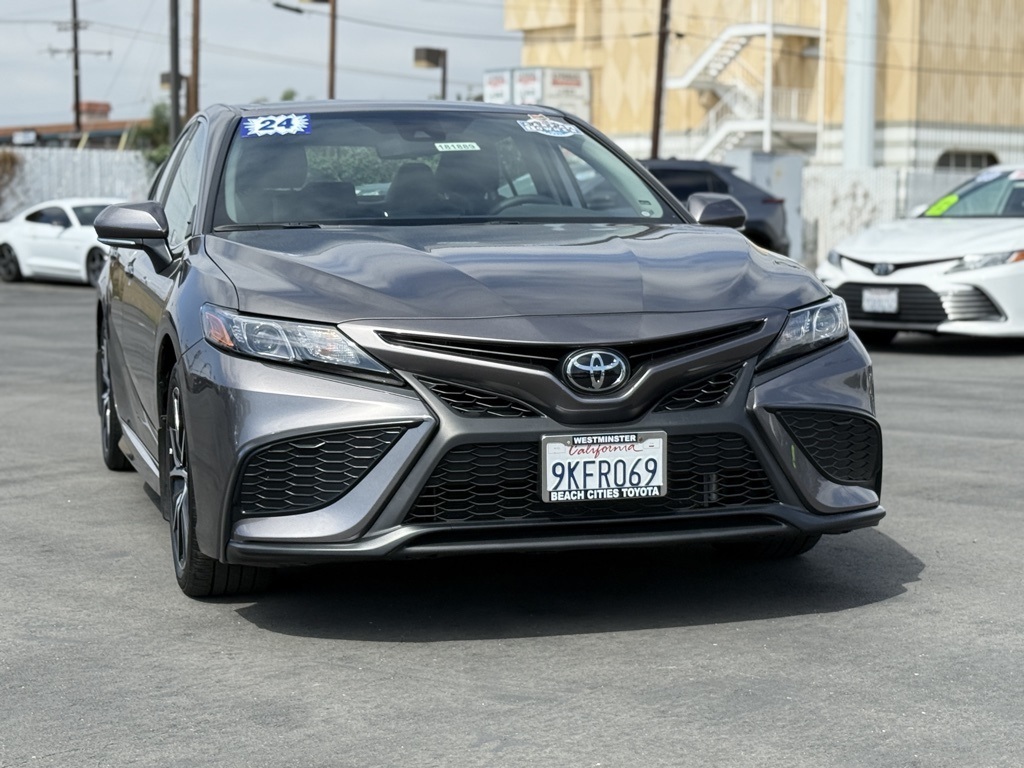 2024 Toyota Camry SE photo 3