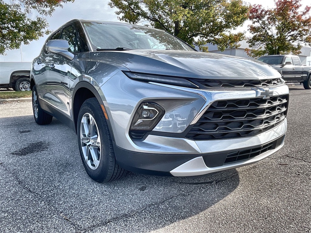 2023 Chevrolet Blazer 2LT photo 2