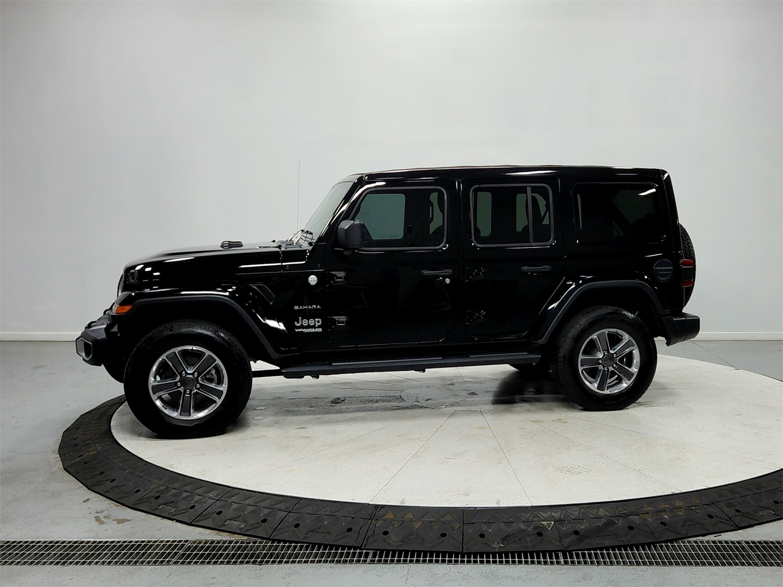 2021 Jeep Wrangler Unlimited Sahara photo 3