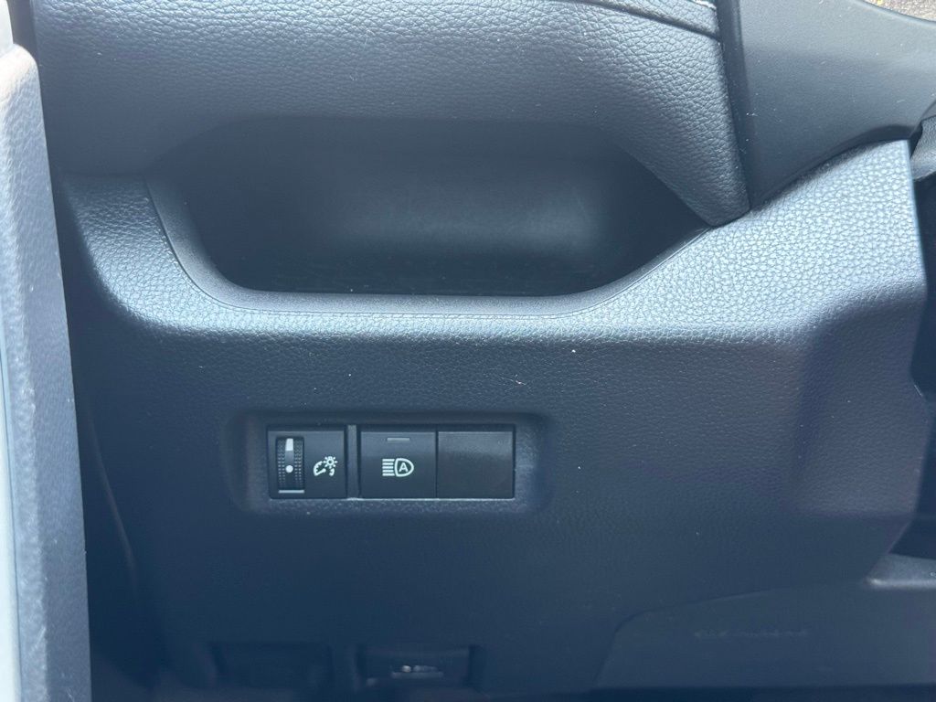 2023 Toyota RAV4 XLE photo 25