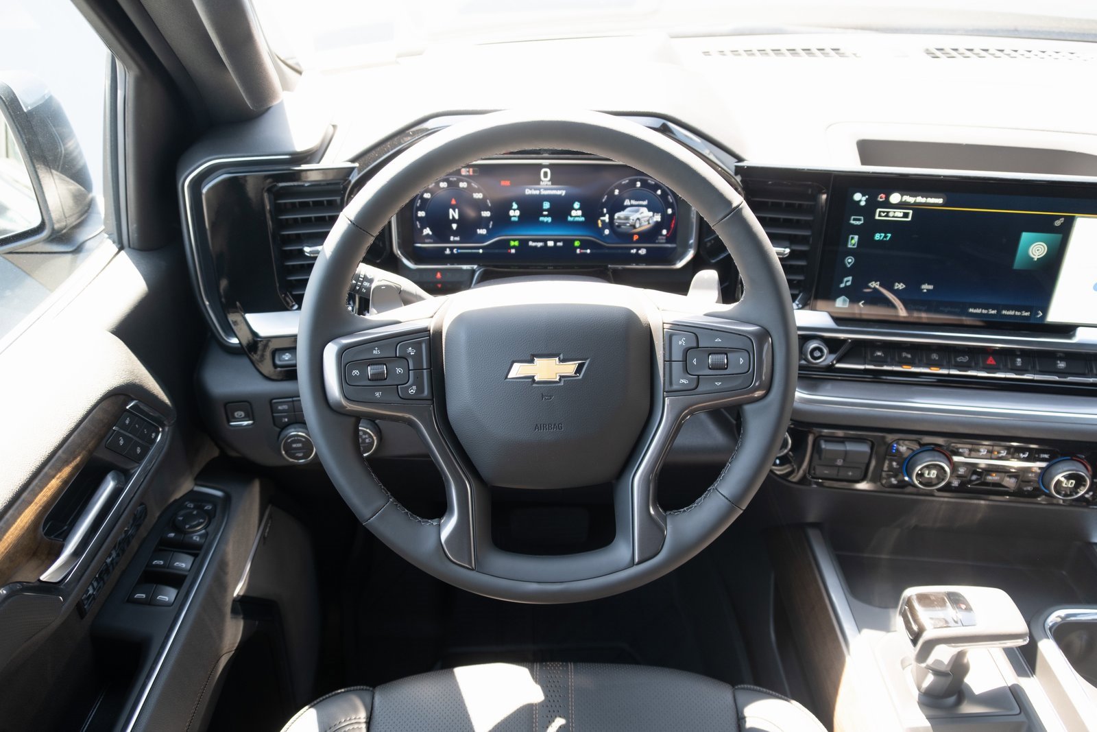 2025 Chevrolet Silverado 1500 High Country photo 2