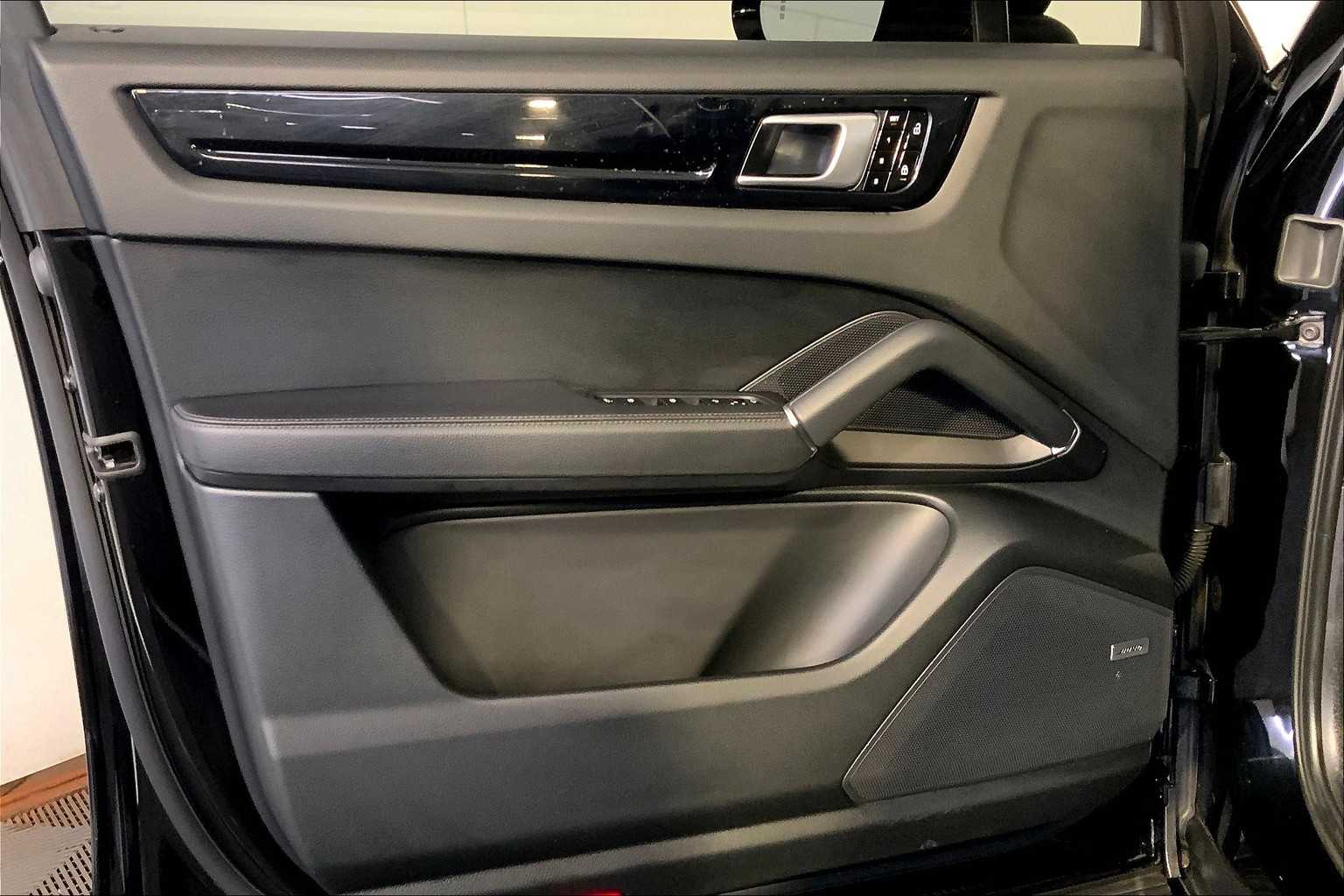 2020 Porsche Cayenne photo 21