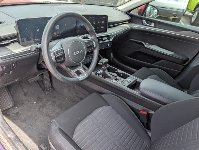 Used 2025 Runway Red Kia LXS image 5