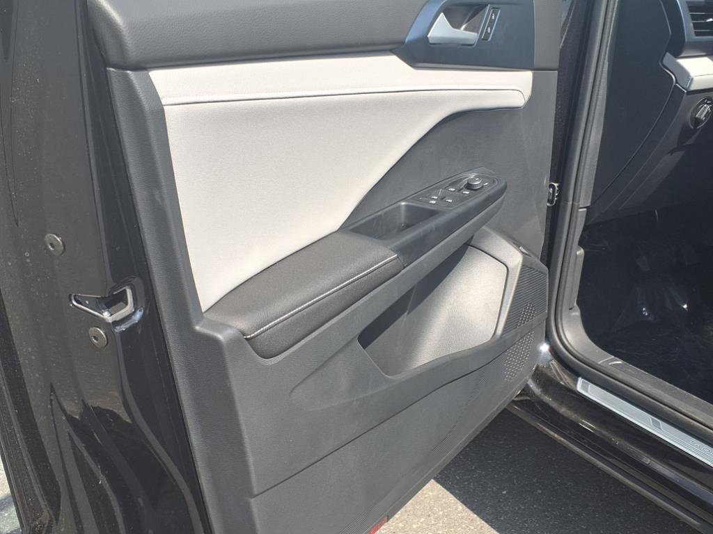 2024 Volkswagen Taos SE photo 4