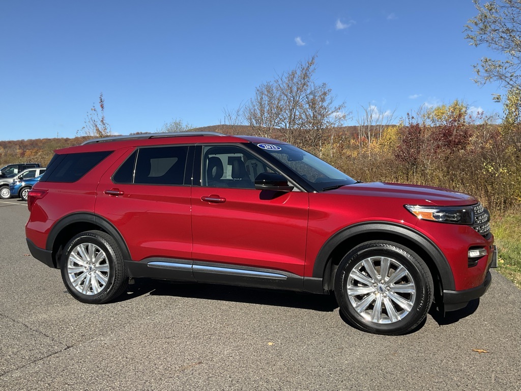 2023 Ford Explorer Limited's photo