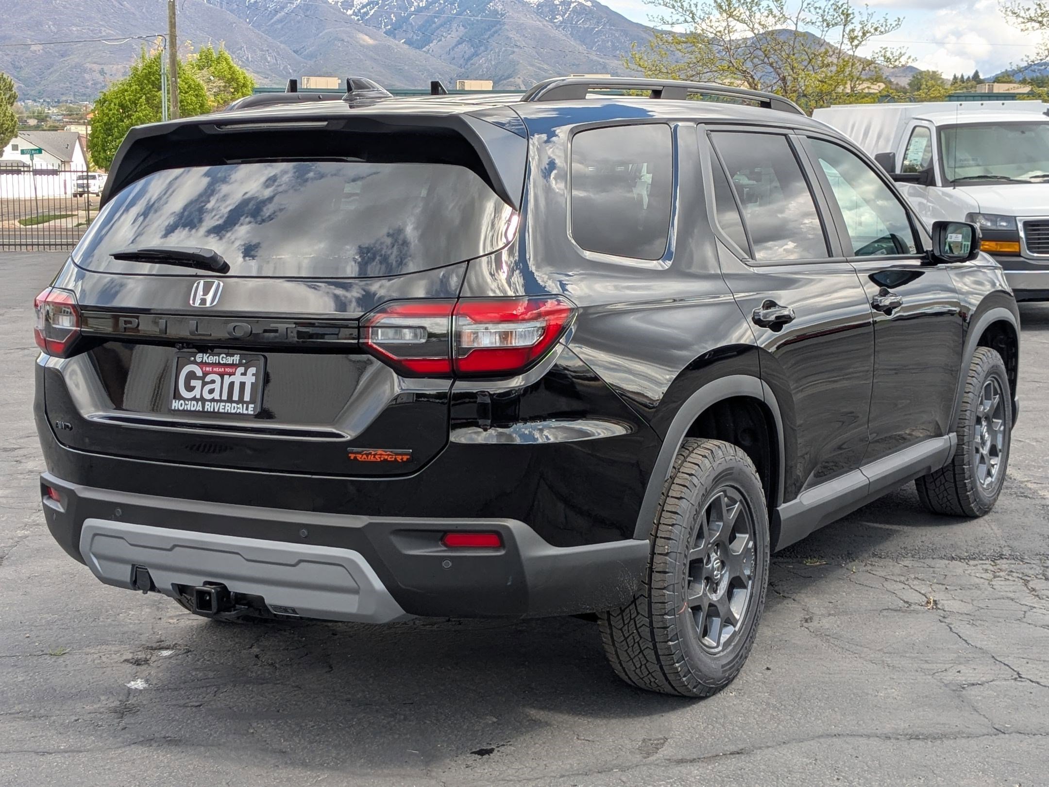 2025 Honda Pilot TrailSport photo 3