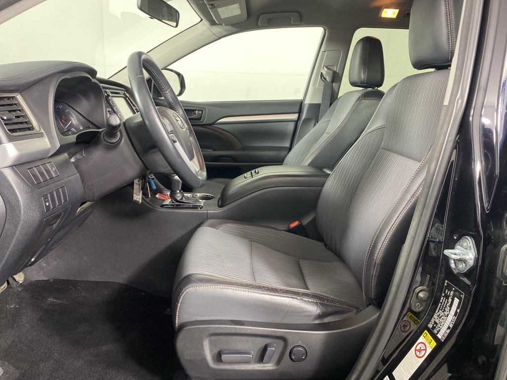 2016 Toyota Highlander LE Plus photo 13