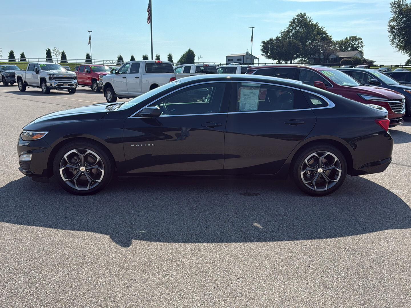 2023 Chevrolet Malibu 1LT photo 2
