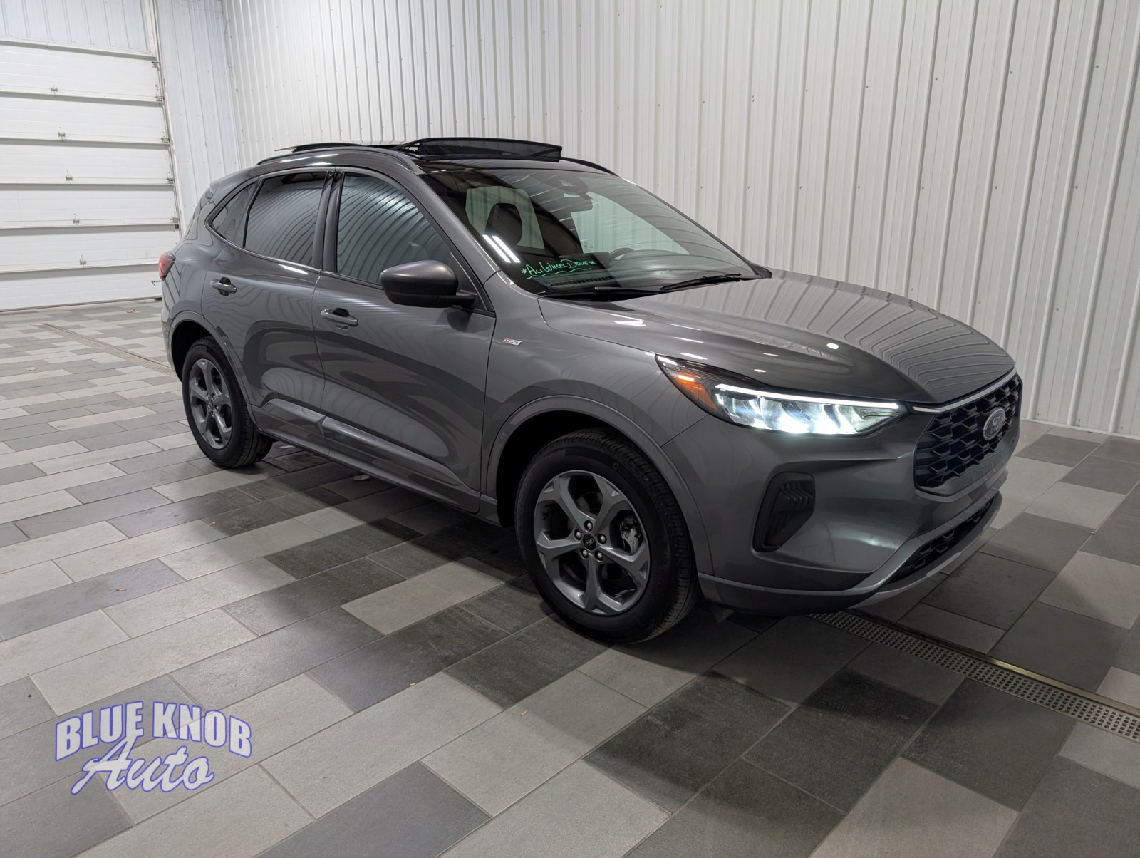 2024 Ford Escape ST-Line photo 4