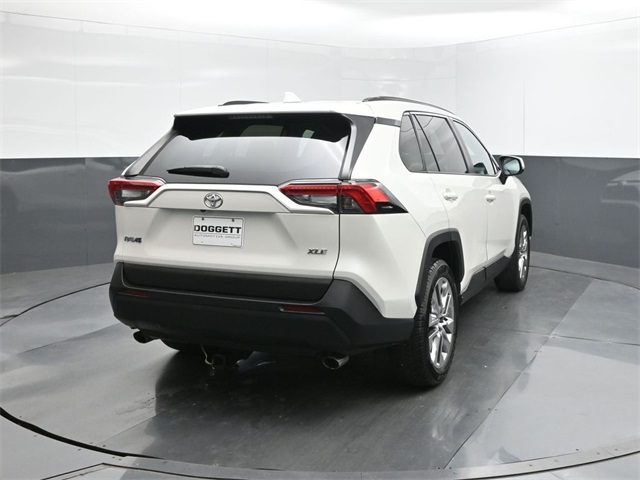 2021 Toyota RAV4 XLE Premium photo 7