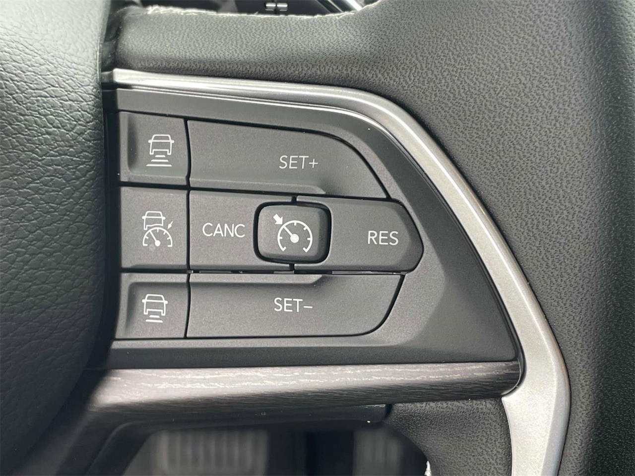 2025 Jeep Grand Cherokee Limited photo 4