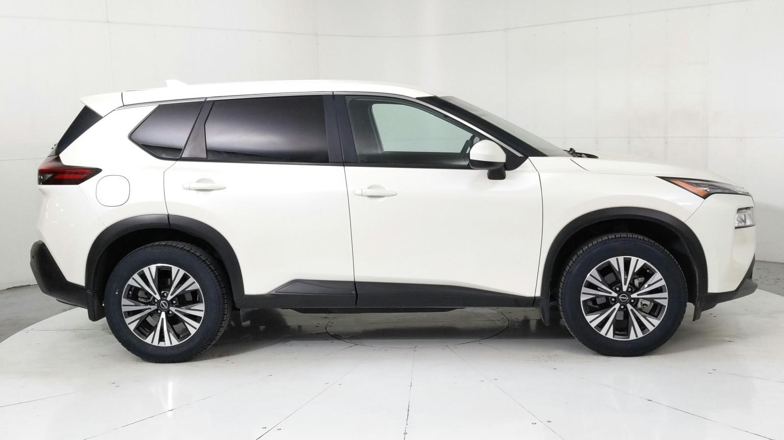 Used 2023 WHITE Nissan SV image 7