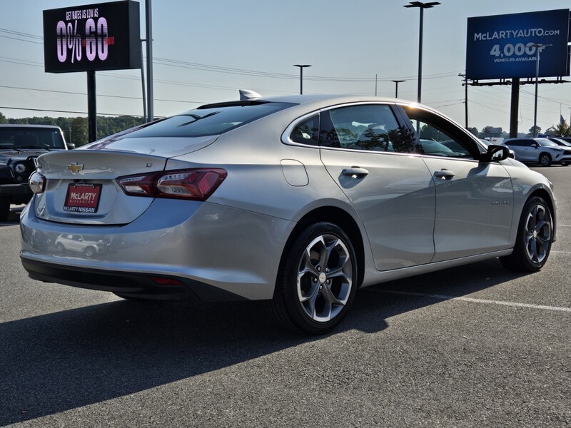 2022 Chevrolet Malibu 1LT photo 2