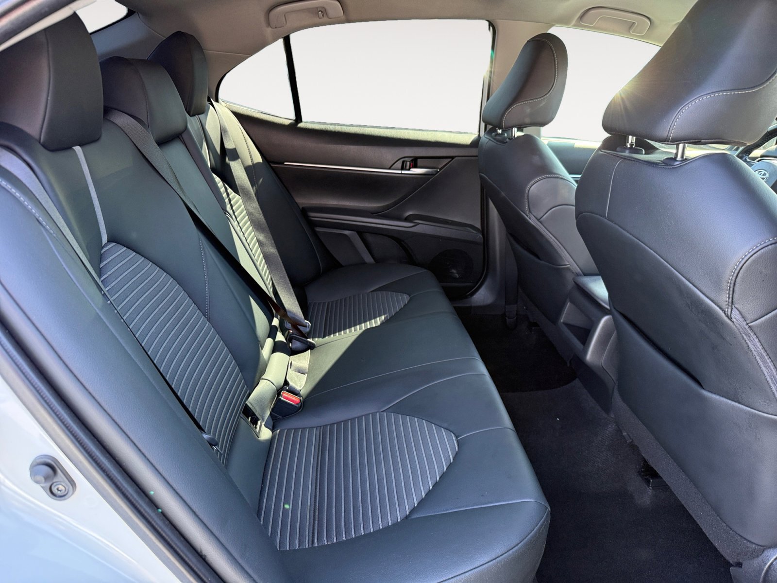 2021 Toyota Camry SE photo 18