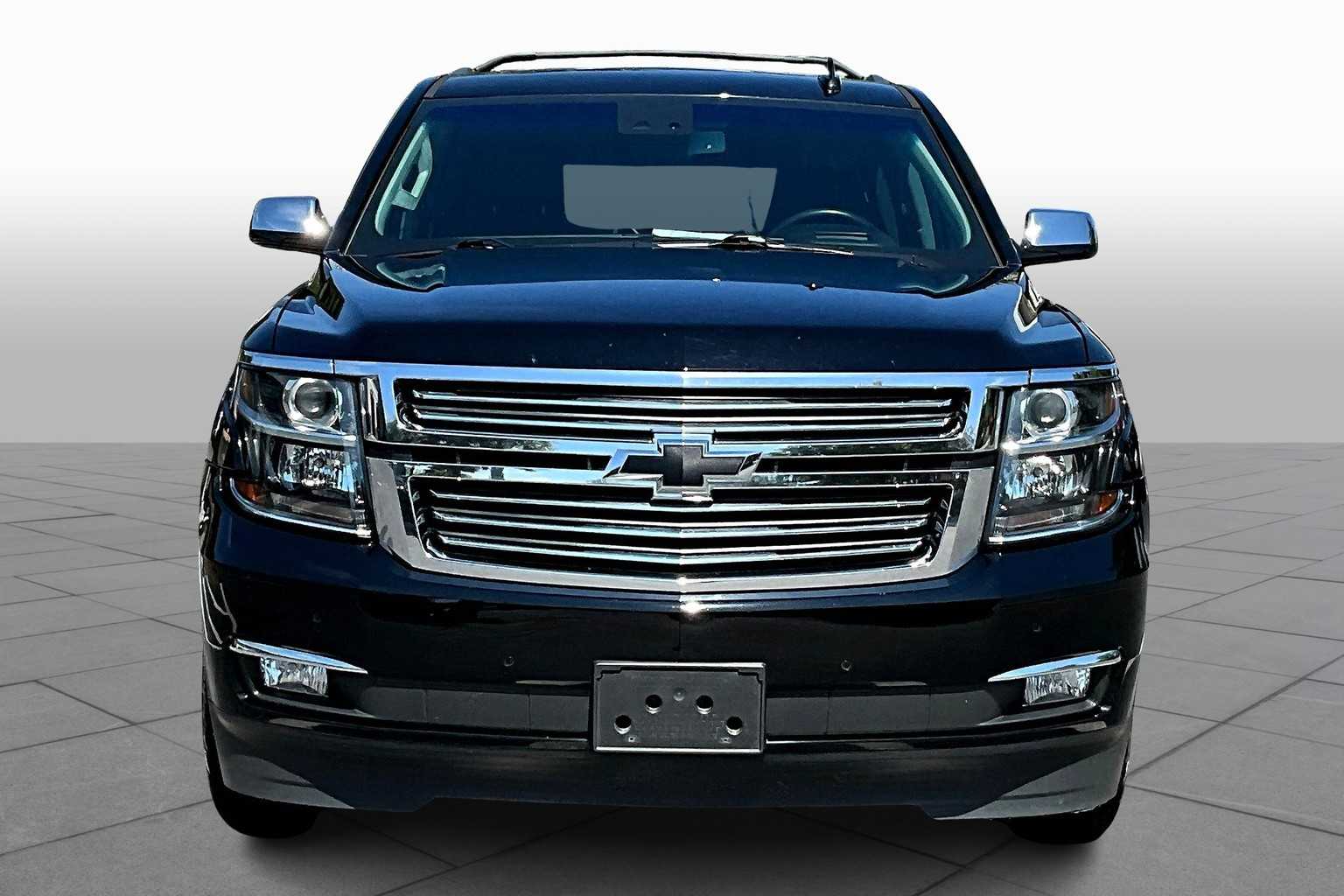 2019 Chevrolet Suburban Premier photo 3