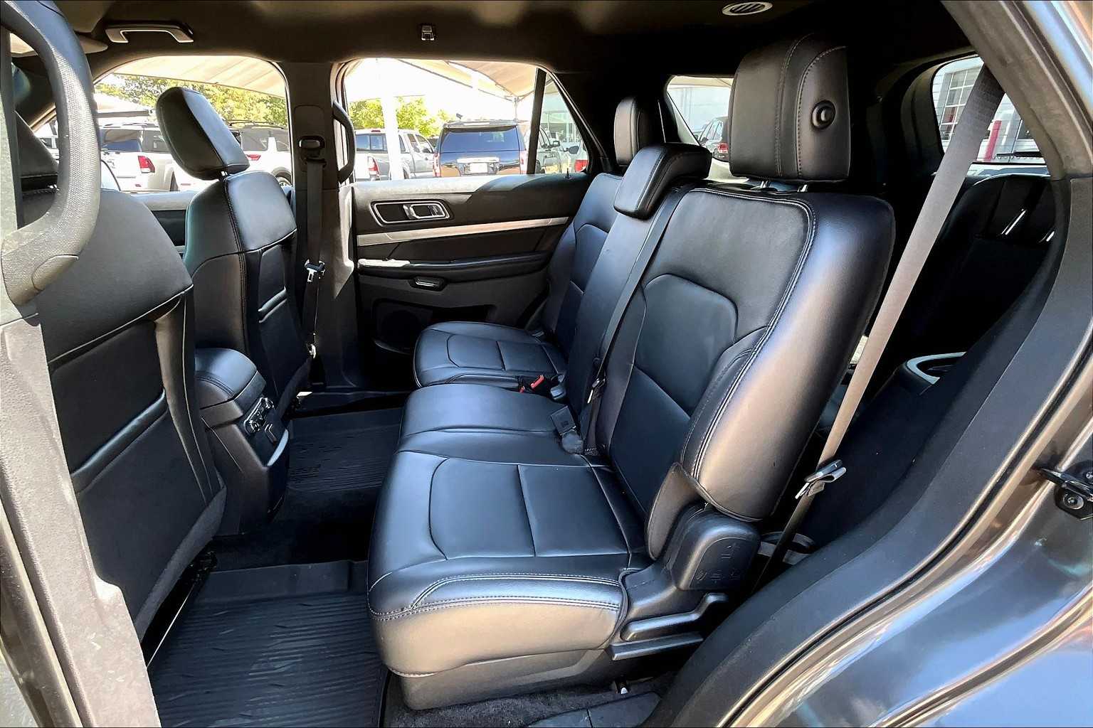 2018 Ford Explorer XLT photo 18