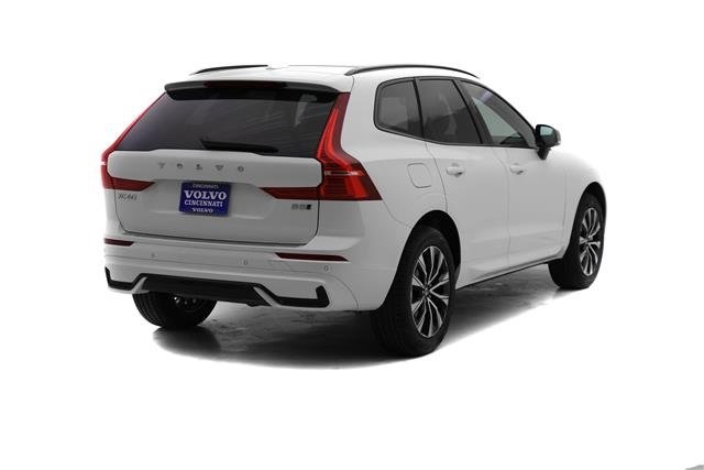 2025 Volvo XC60 B5 Core photo 4