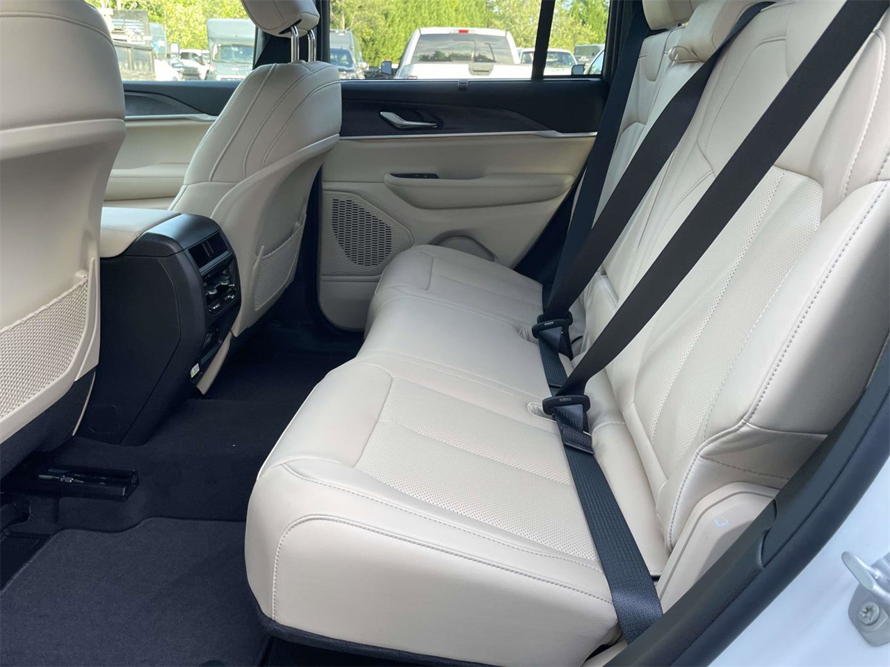 2025 Jeep Grand Cherokee Limited photo 17