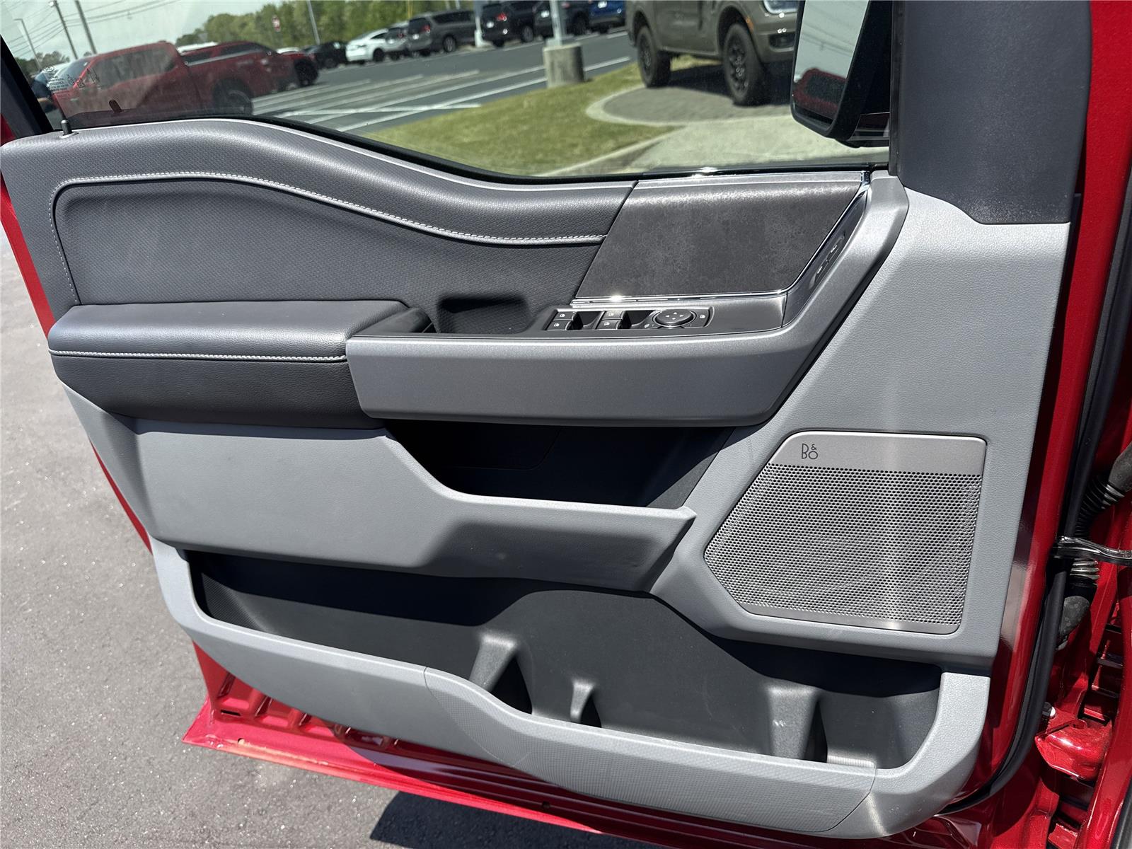 2025 Ford F-150 XLT photo 18
