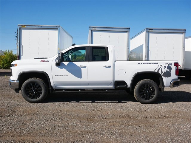 2026 Chevrolet Silverado 2500HD LT photo 2