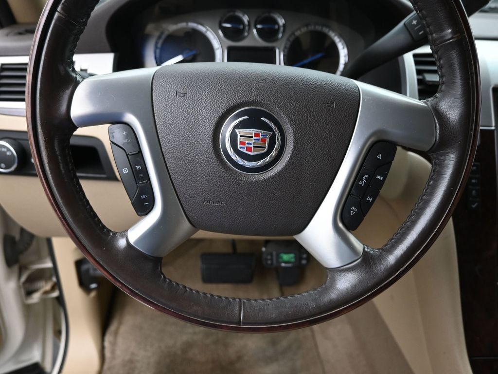 2010 Cadillac Escalade Base photo 13