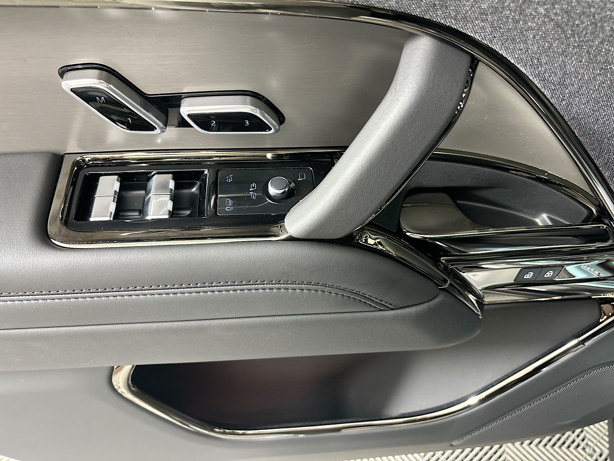2025 Land Rover Range Rover Sport SE photo 19