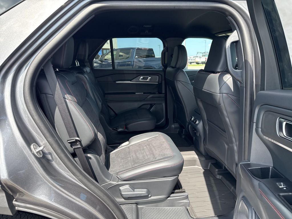 2025 Ford Explorer ST photo 19