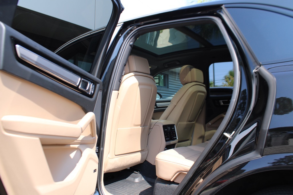 2023 Porsche Cayenne Platinum Edition photo 27