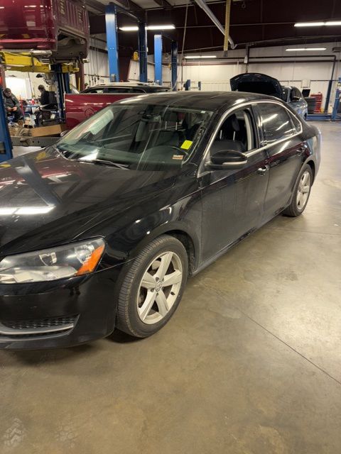 2013 Volkswagen Passat SE's photo